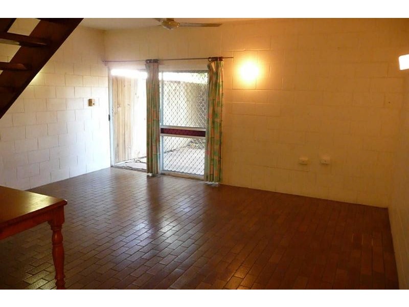 6/11 Pioneer Street, Manoora QLD 4870