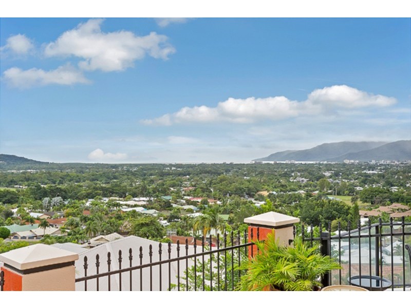 5 Caleb Court, Mooroobool QLD 4870