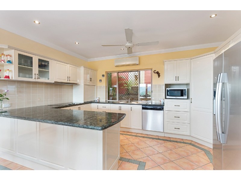 5 Caleb Court, Mooroobool QLD 4870