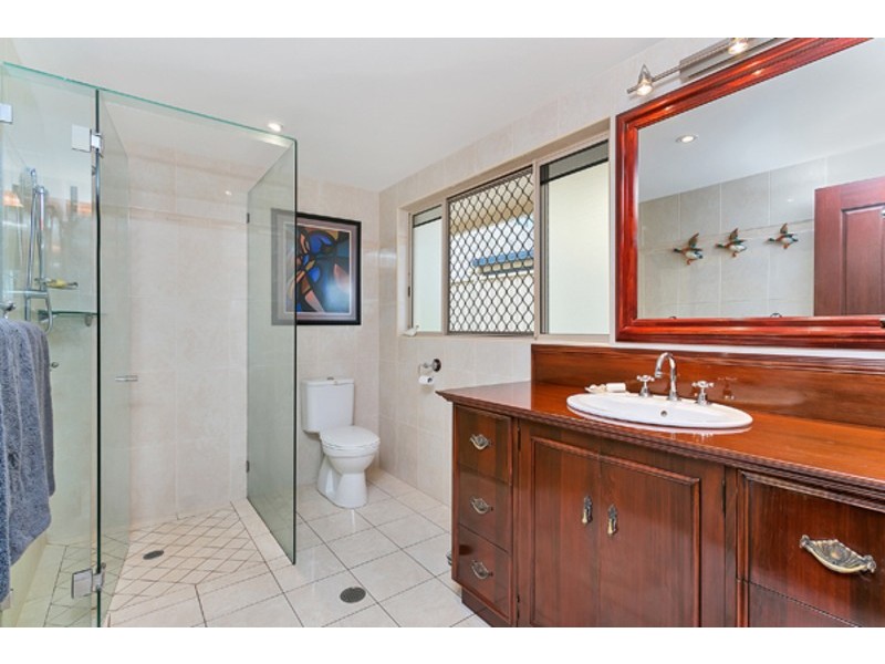 5 Caleb Court, Mooroobool QLD 4870