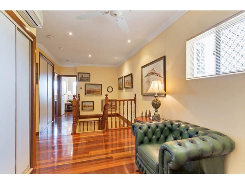 5 Caleb Court, Mooroobool QLD 4870