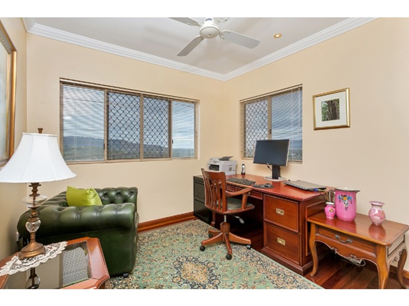 5 Caleb Court, Mooroobool QLD 4870