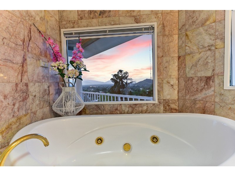 237 Toogood Road, Bayview Heights QLD 4868