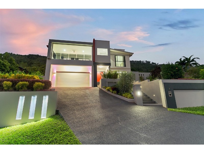 7 Sergeant Street, Kanimbla QLD 4870