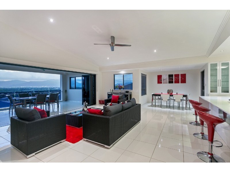7 Sergeant Street, Kanimbla QLD 4870