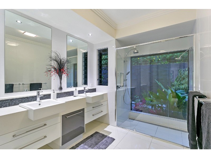 7 Sergeant Street, Kanimbla QLD 4870