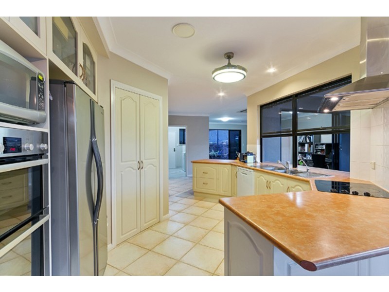 8 Robin Close, Bayview Heights QLD 4868