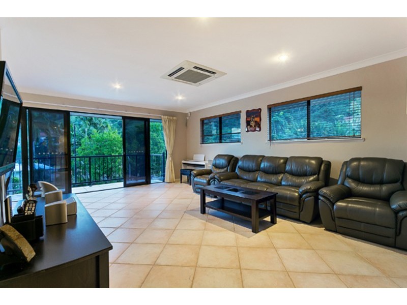 8 Robin Close, Bayview Heights QLD 4868