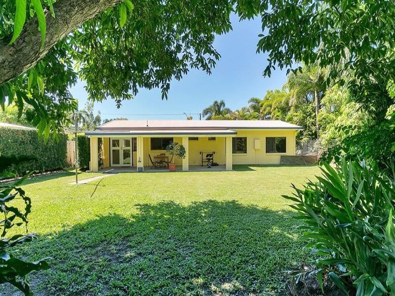 5 Scarborough Close, Kewarra Beach QLD 4879