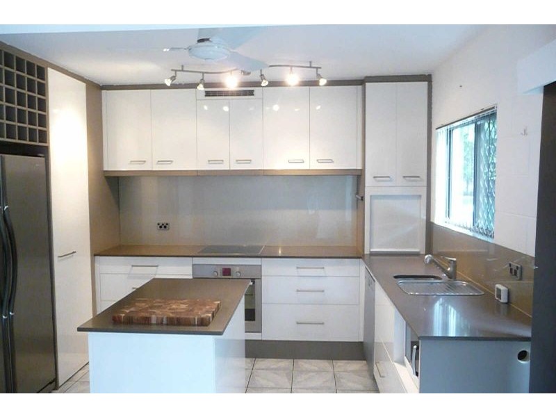 2/323 McLeod Street, Cairns North QLD 4870