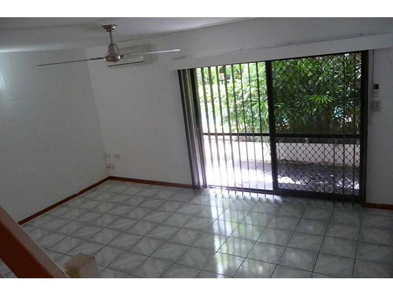 2/323 McLeod Street, Cairns North QLD 4870