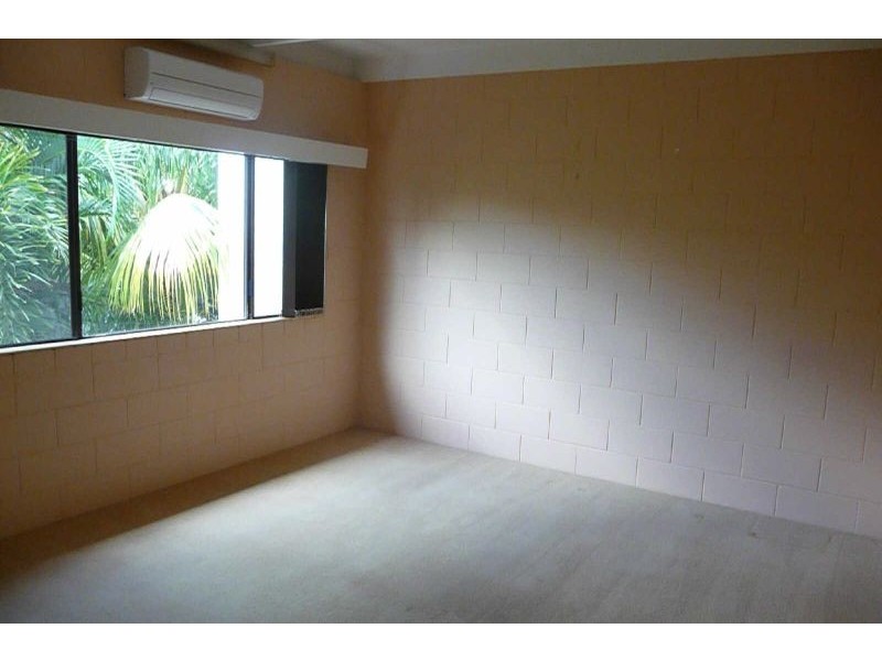 2/323 McLeod Street, Cairns North QLD 4870