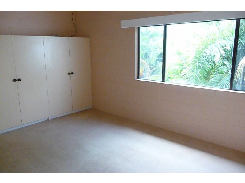 2/323 McLeod Street, Cairns North QLD 4870