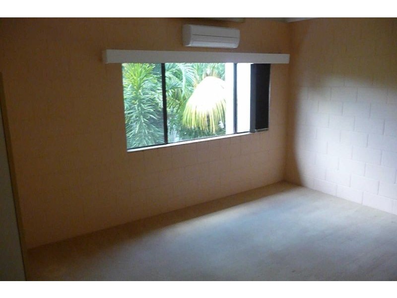 2/323 McLeod Street, Cairns North QLD 4870