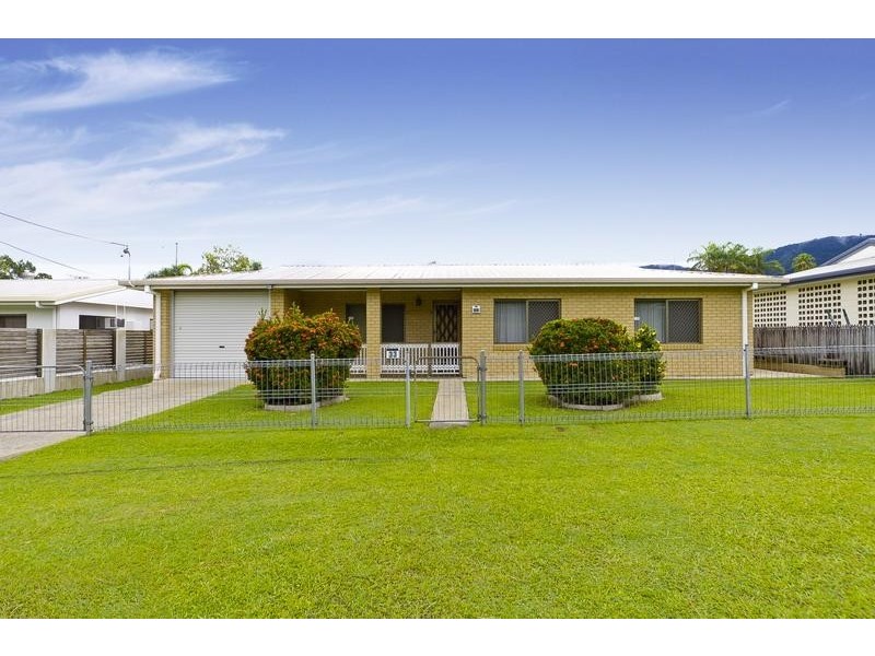 33 Beatrice Street, Mooroobool QLD 4870