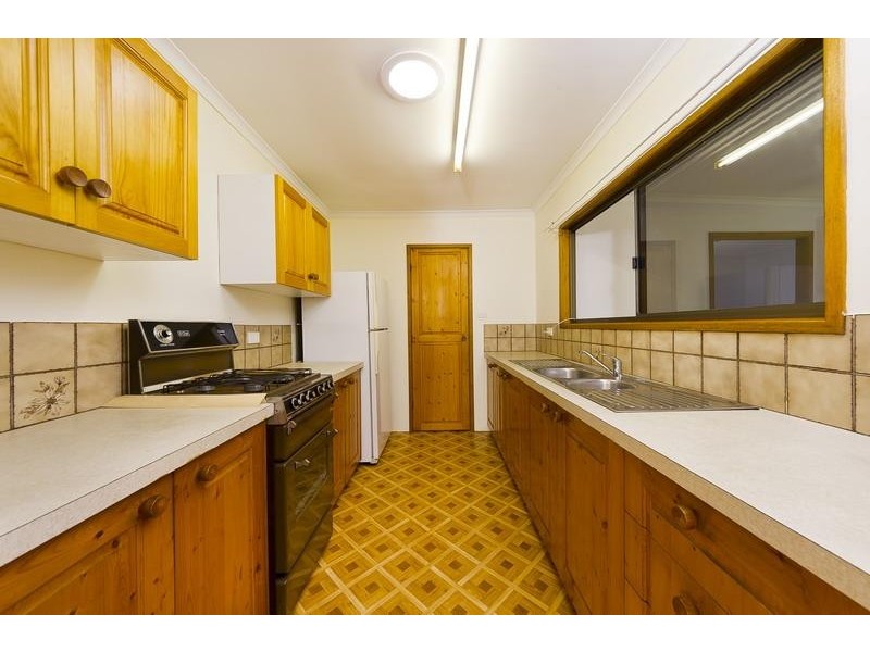 33 Beatrice Street, Mooroobool QLD 4870