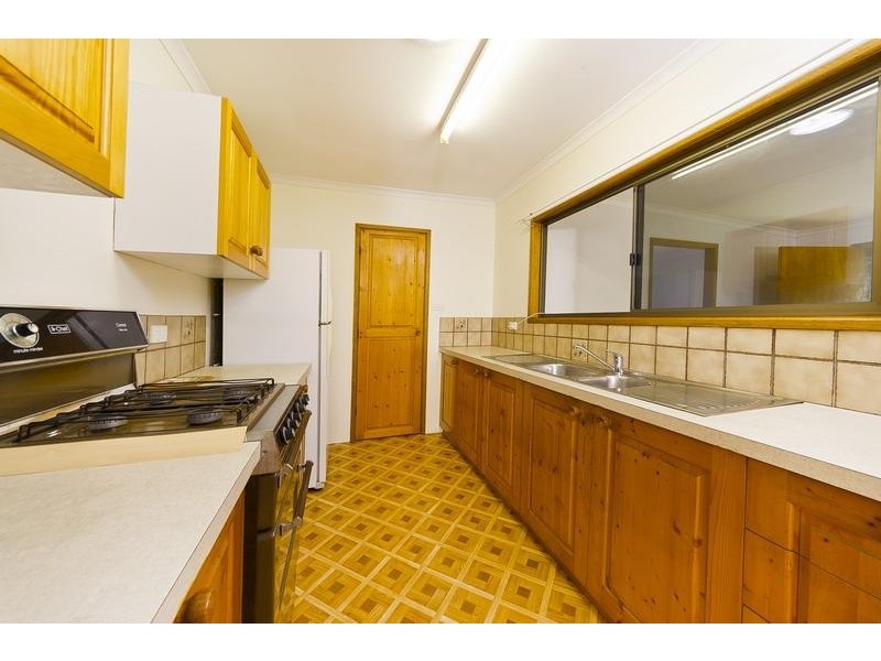 33 Beatrice Street, Mooroobool QLD 4870