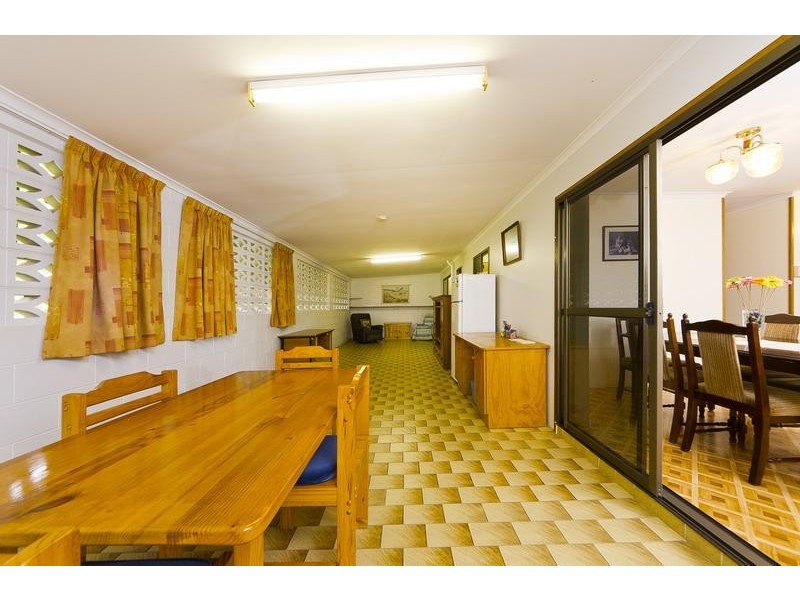 33 Beatrice Street, Mooroobool QLD 4870