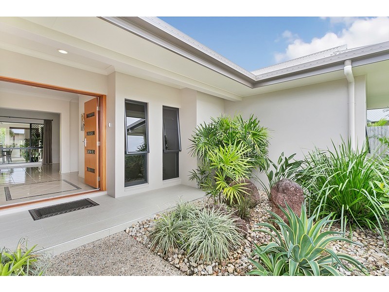 8 Kaban Grove, Trinity Park QLD 4879