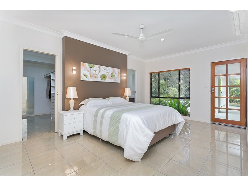 8 Kaban Grove, Trinity Park QLD 4879