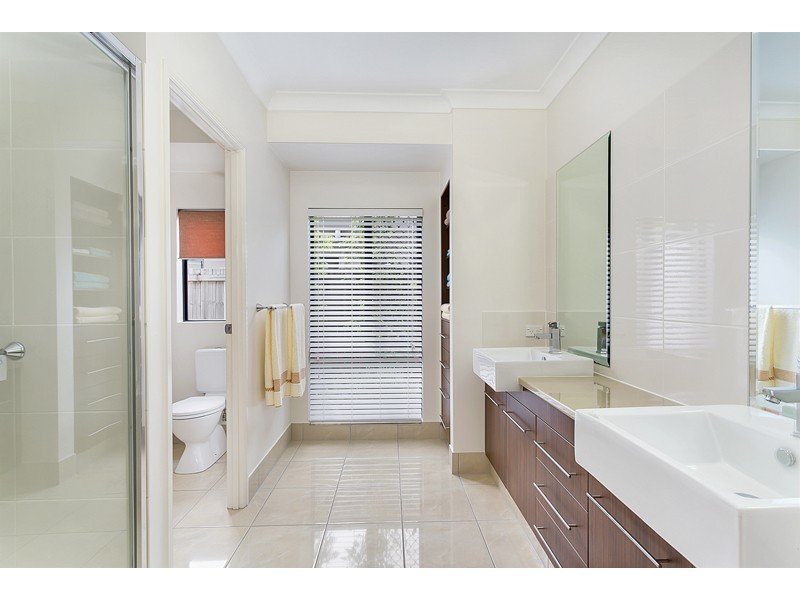 8 Kaban Grove, Trinity Park QLD 4879