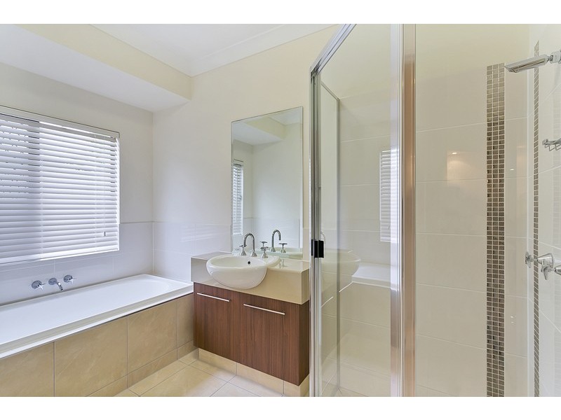 8 Kaban Grove, Trinity Park QLD 4879