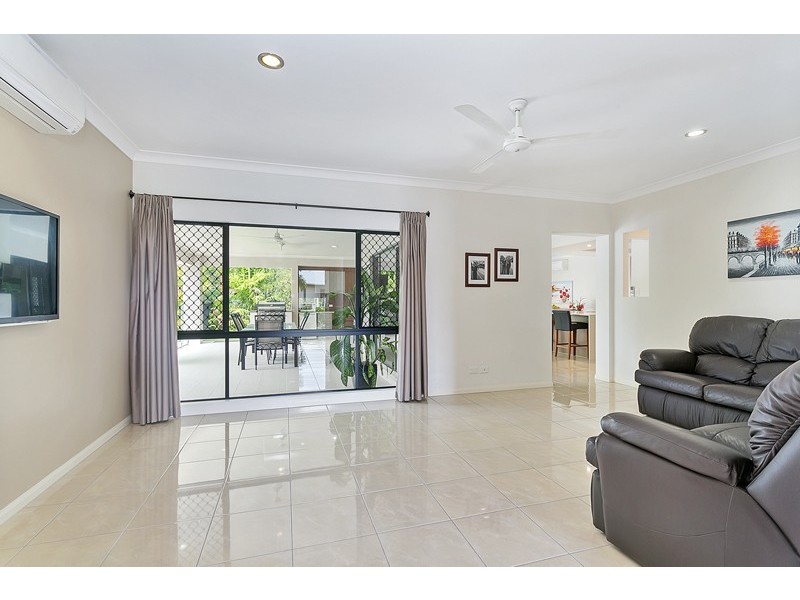 8 Kaban Grove, Trinity Park QLD 4879