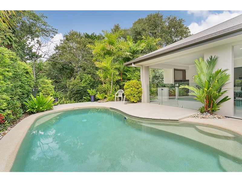 8 Kaban Grove, Trinity Park QLD 4879