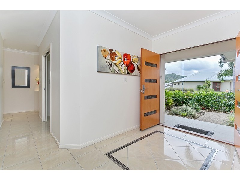 8 Kaban Grove, Trinity Park QLD 4879