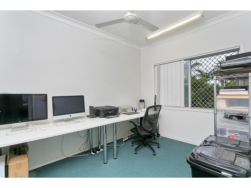 4/342 McCoombe Street, Mooroobool QLD 4870