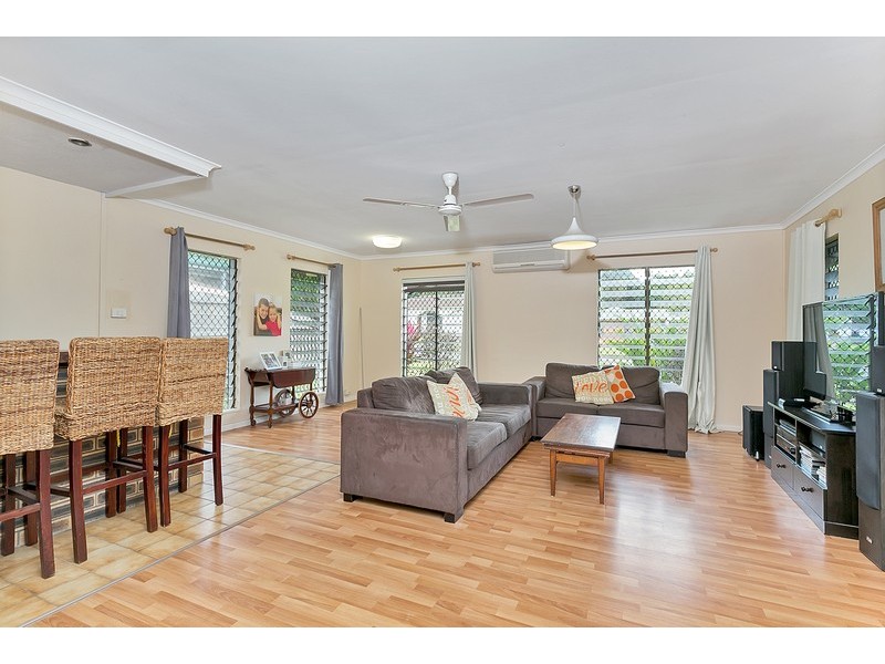 17 Augustus Street, Mooroobool QLD 4870
