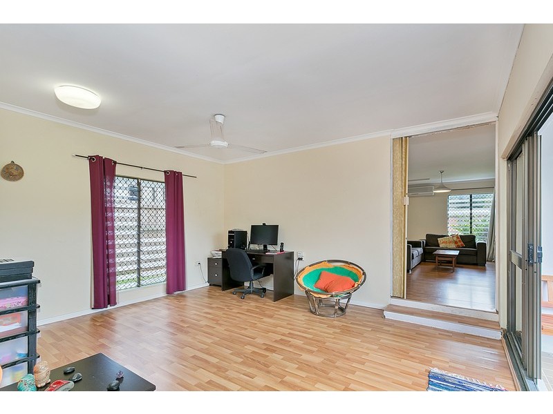 17 Augustus Street, Mooroobool QLD 4870