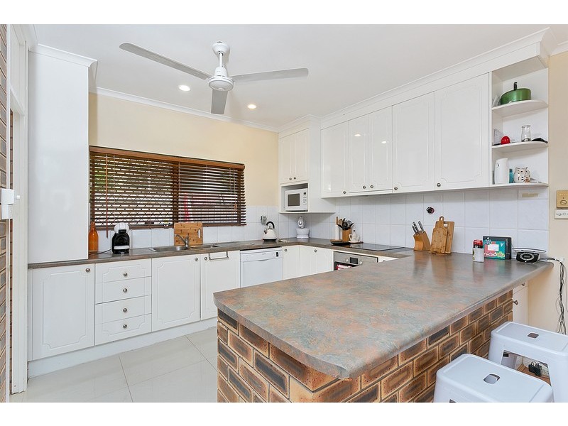 17 Augustus Street, Mooroobool QLD 4870