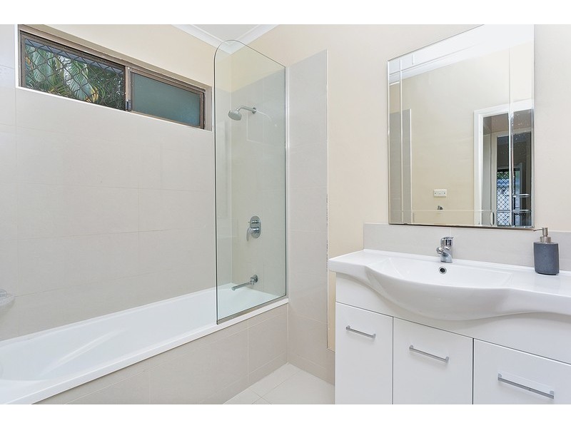 17 Augustus Street, Mooroobool QLD 4870