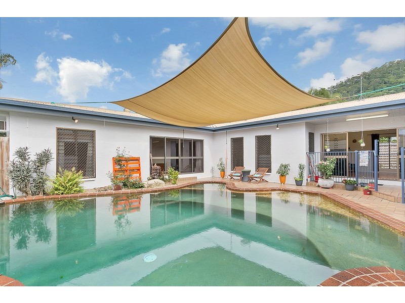 17 Augustus Street, Mooroobool QLD 4870