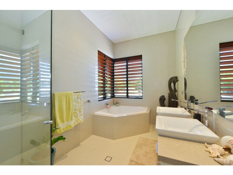 30 Litara Street, Palm Cove QLD 4879