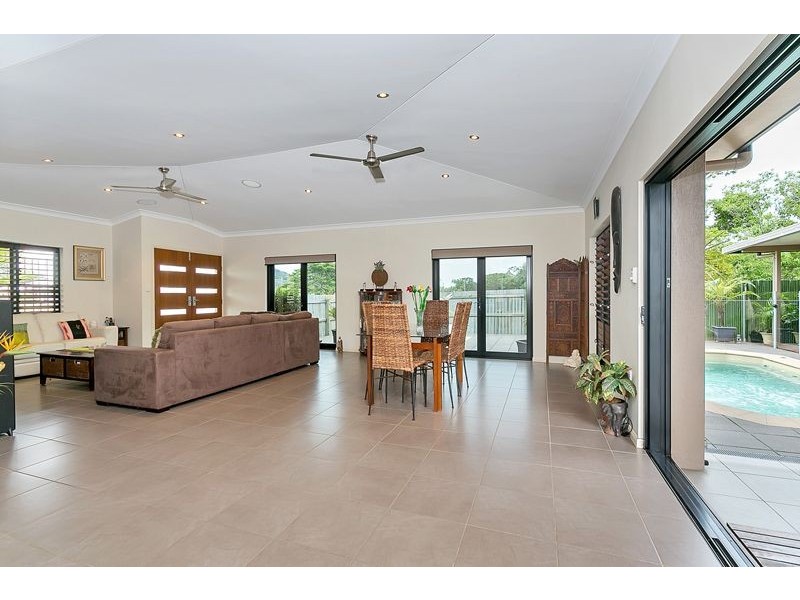 8 Floreat Close, Kewarra Beach QLD 4879