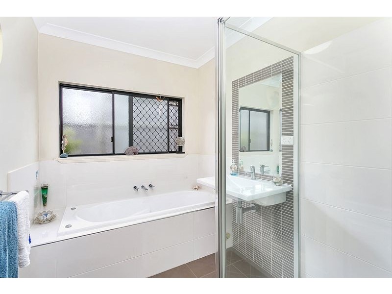 8 Floreat Close, Kewarra Beach QLD 4879