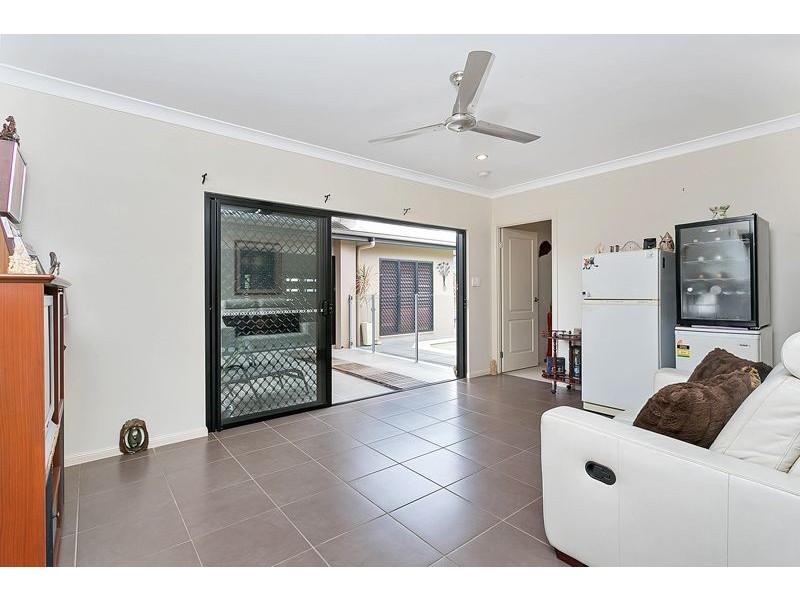 8 Floreat Close, Kewarra Beach QLD 4879