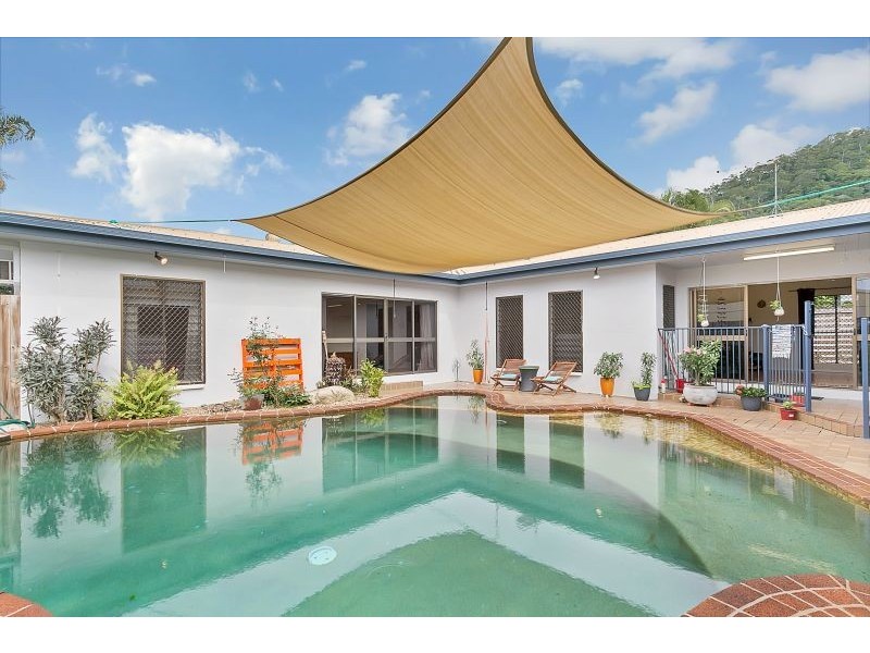 17 Augustus Street, Mooroobool QLD 4870