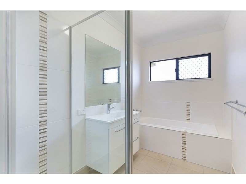 12 Stapleton Close, Redlynch QLD 4870