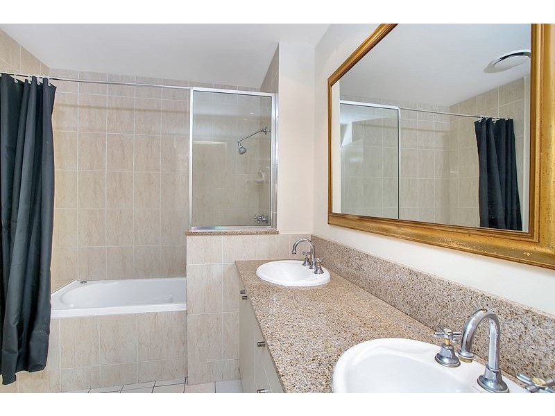 1707/2 Greenslopes St, Cairns North QLD 4870