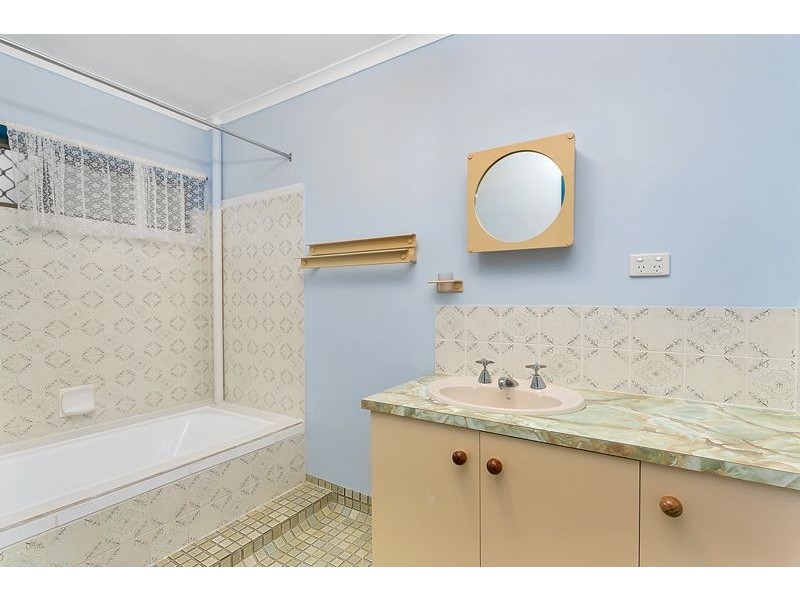 20 Lavender Street, Mooroobool QLD 4870