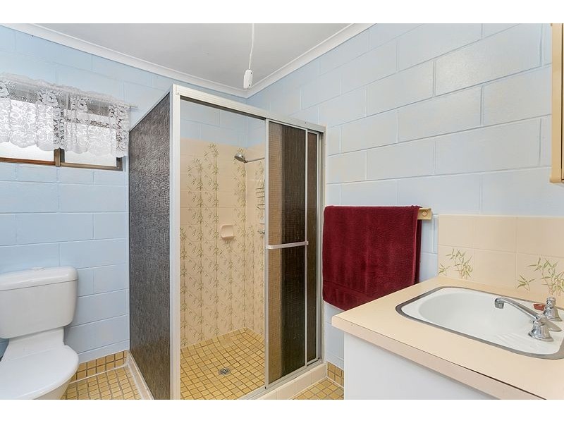 20 Lavender Street, Mooroobool QLD 4870