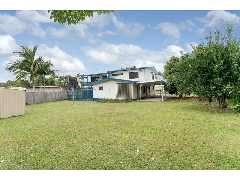 20 Lavender Street, Mooroobool QLD 4870