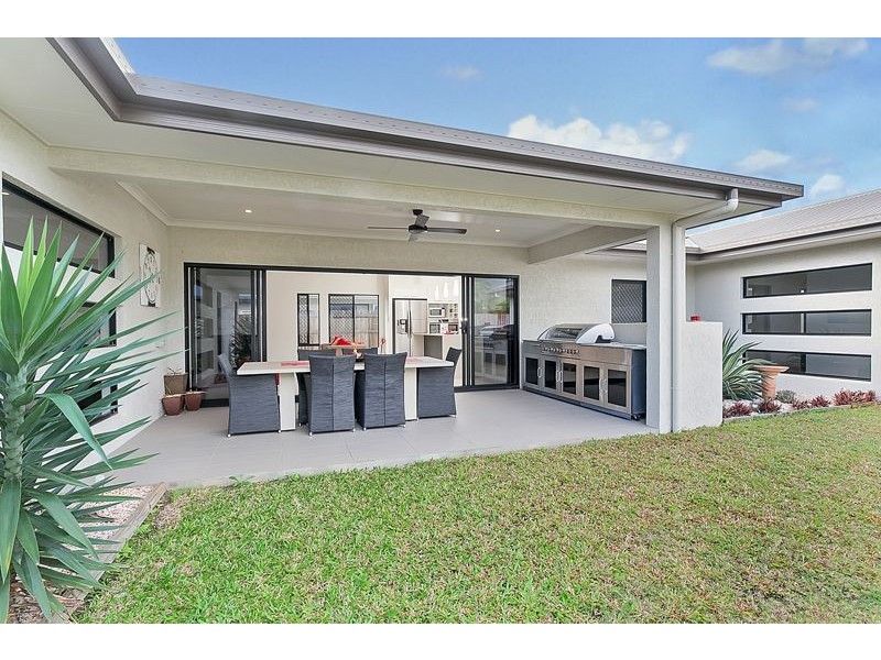 6 Sandridge Way, Smithfield QLD 4878