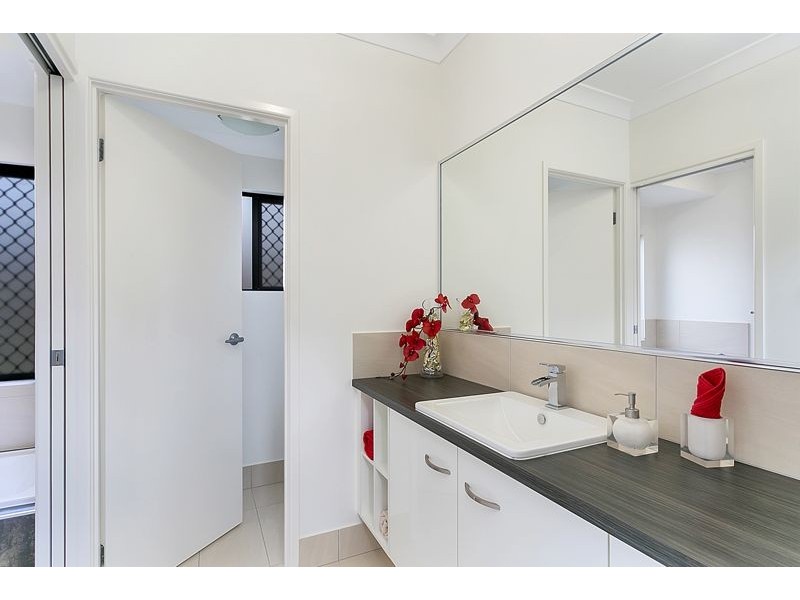 6 Sandridge Way, Smithfield QLD 4878