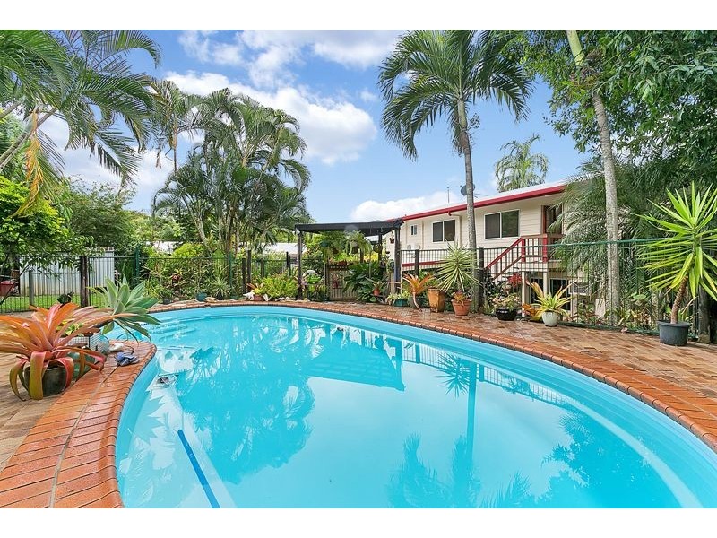 17 Hermes Close, Mooroobool QLD 4870