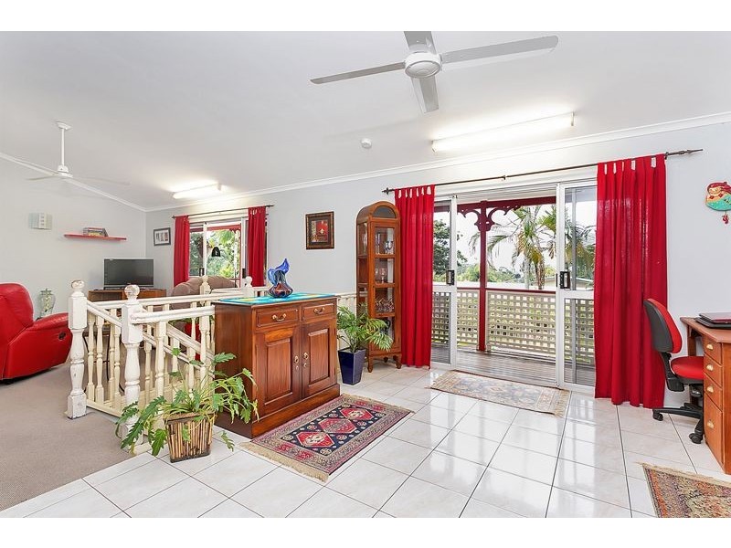 17 Hermes Close, Mooroobool QLD 4870