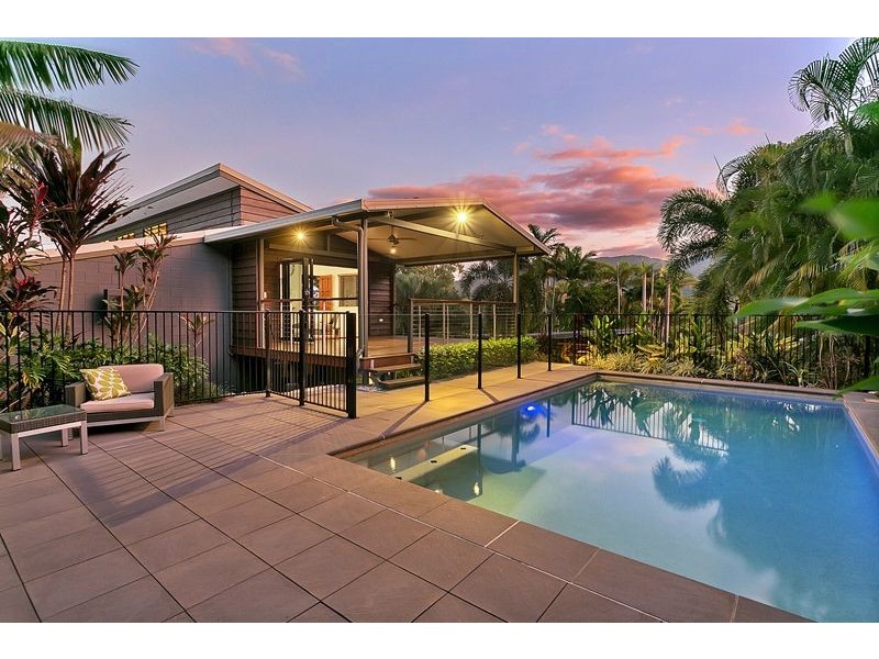 7 Strike Avenue, Mooroobool QLD 4870